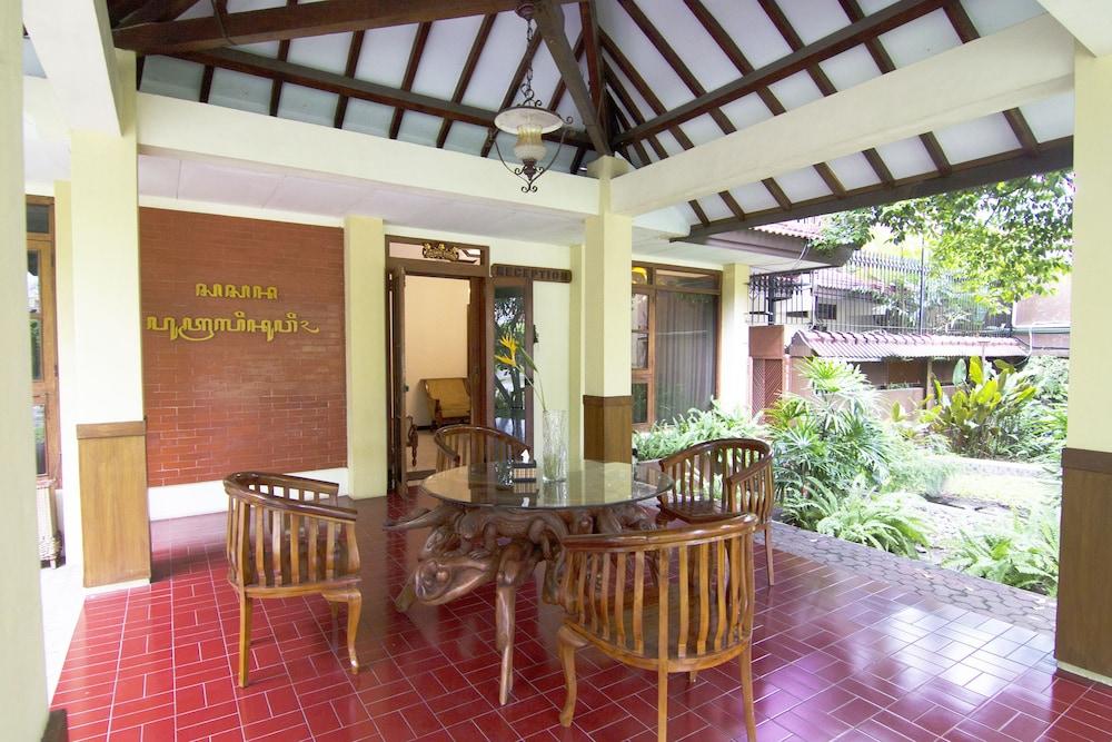 Urbanview Sasono Putro Condoongcatur By Reddoorz Kejayan Exterior foto
