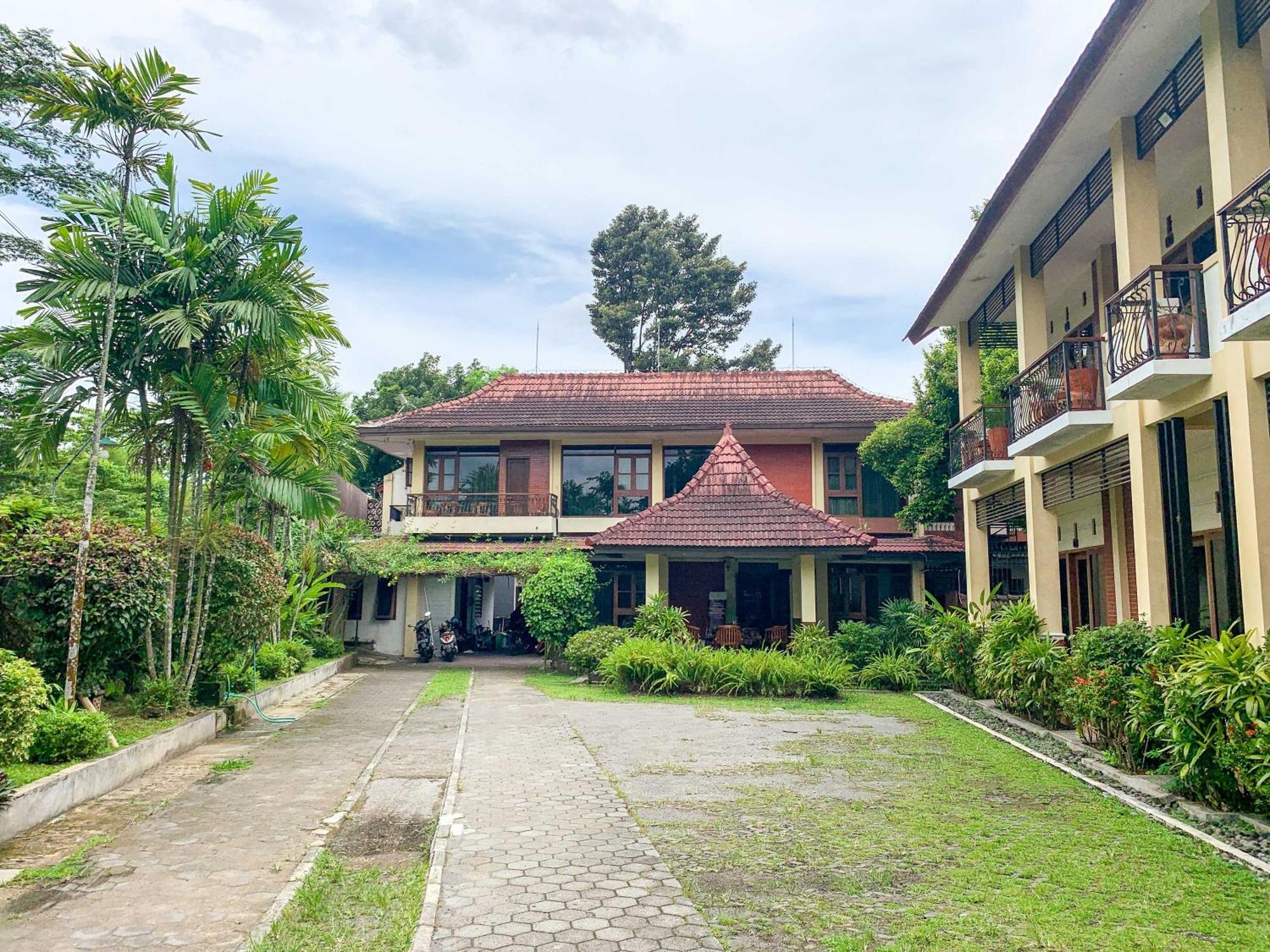 Urbanview Sasono Putro Condoongcatur By Reddoorz Kejayan Exterior foto