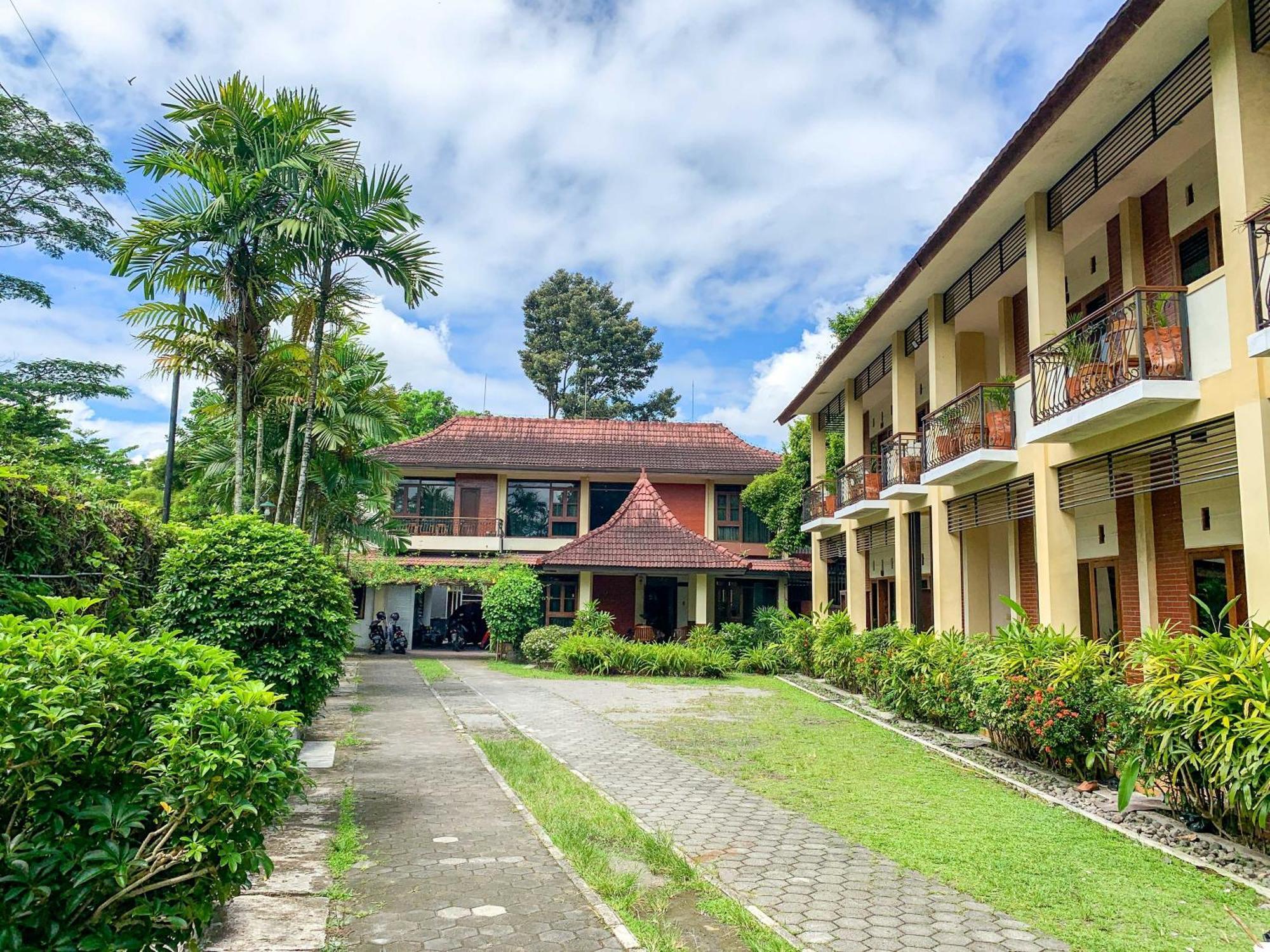 Urbanview Sasono Putro Condoongcatur By Reddoorz Kejayan Exterior foto