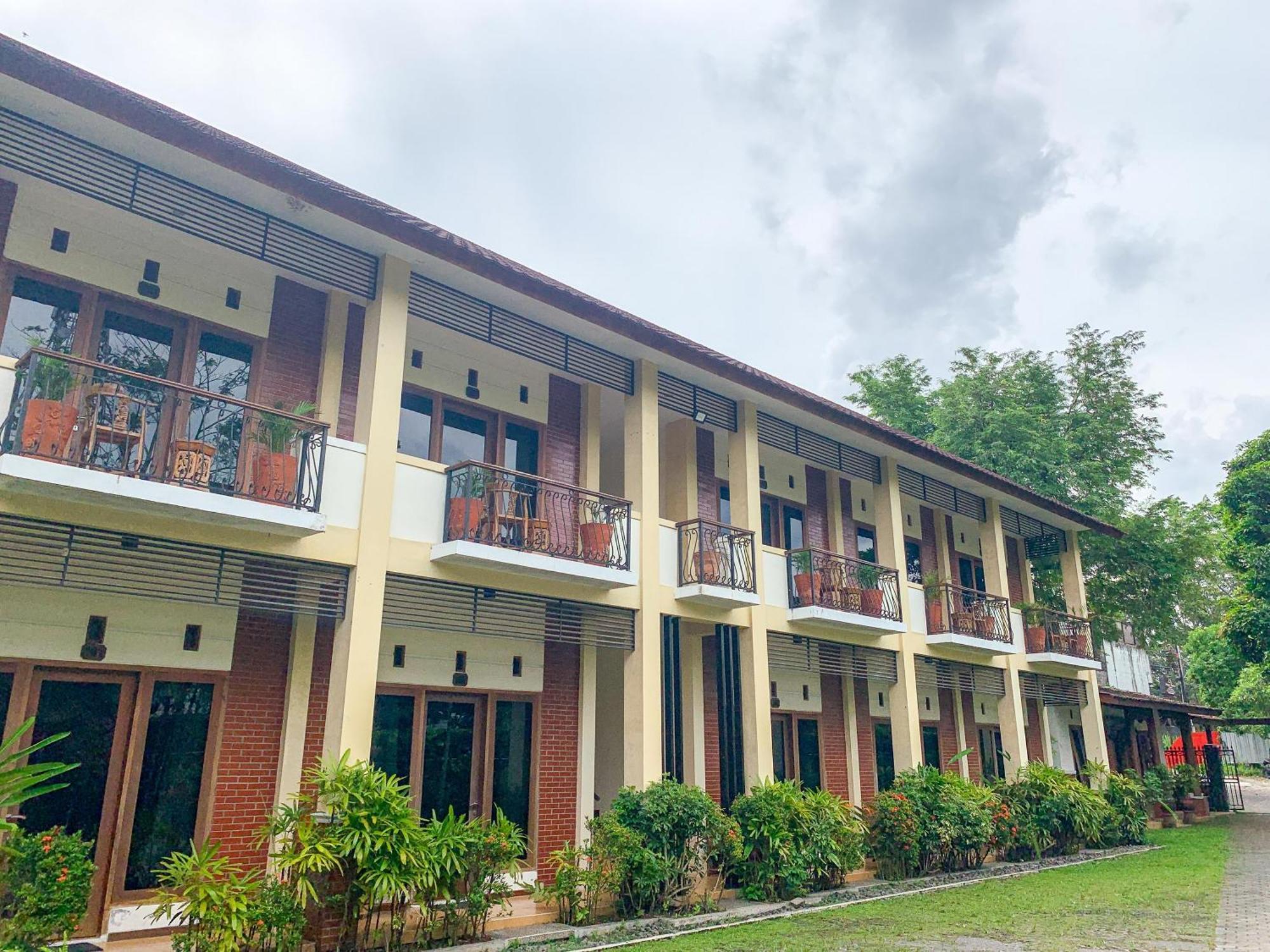 Urbanview Sasono Putro Condoongcatur By Reddoorz Kejayan Exterior foto