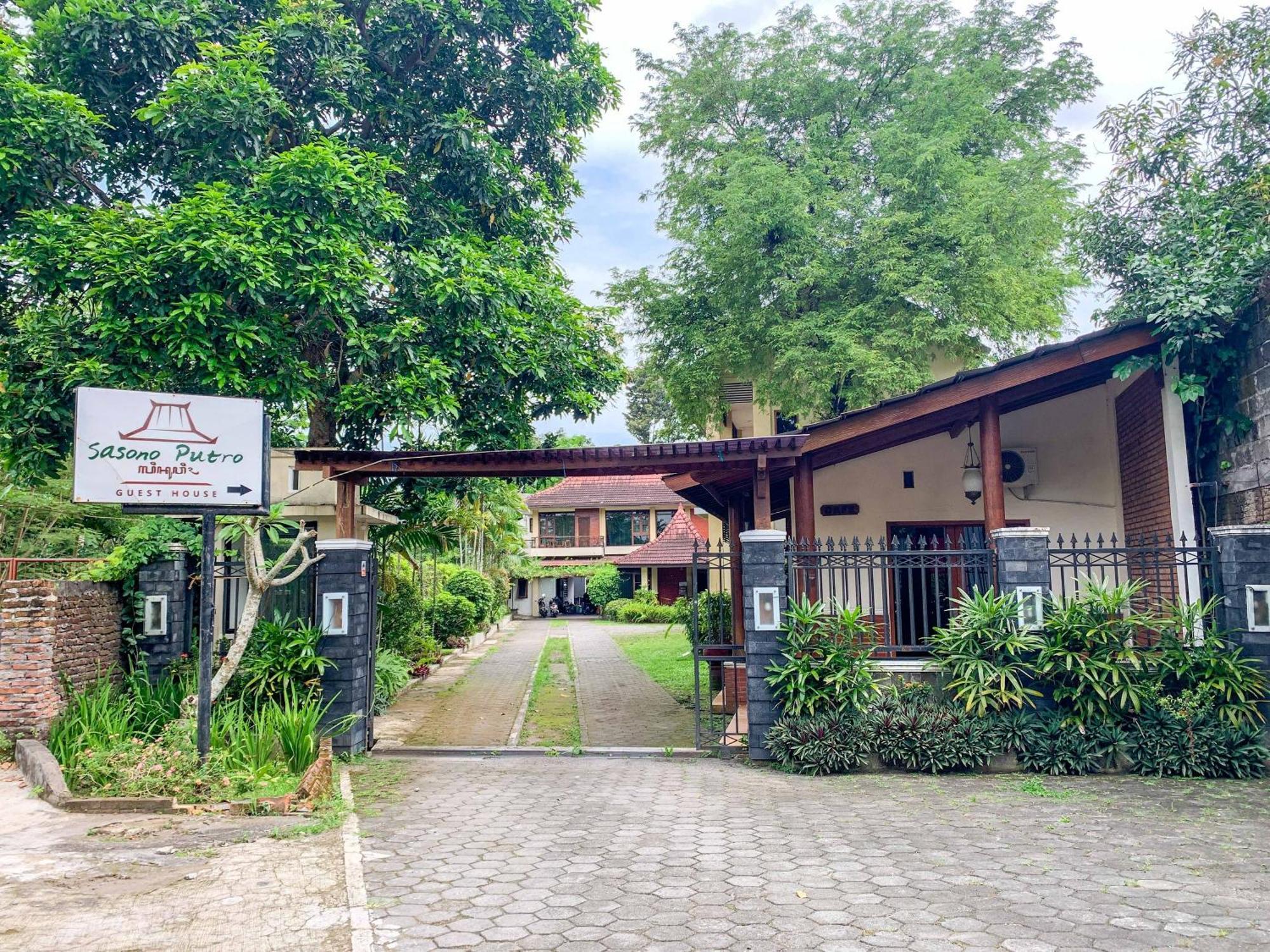 Urbanview Sasono Putro Condoongcatur By Reddoorz Kejayan Exterior foto